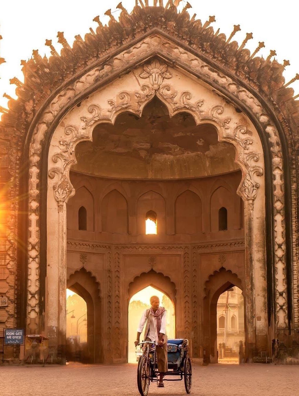 Lucknow Travel Guide – Explore Nawabi Culture, Cuisine & Heritage