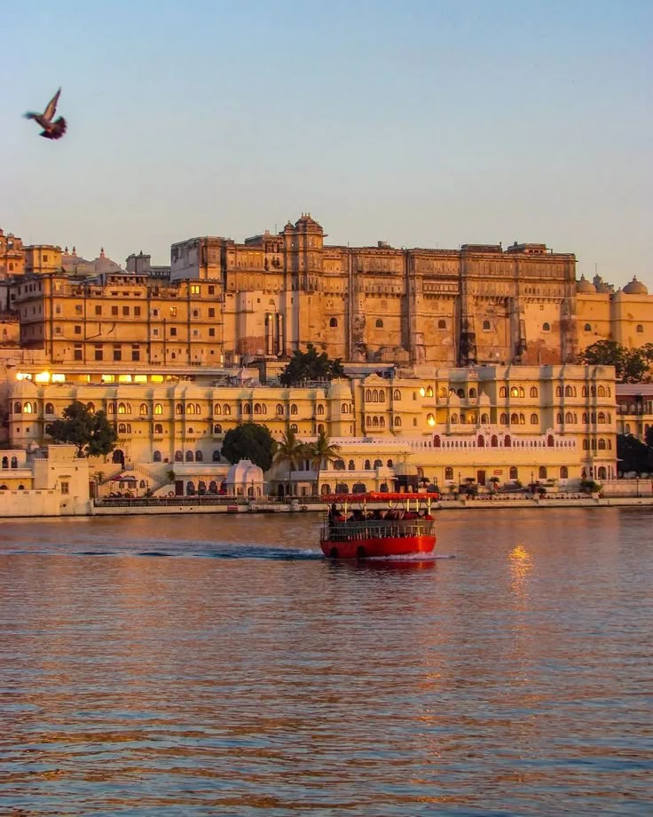 Udaipur Travel Guide – Lakes, Palaces, and Culture